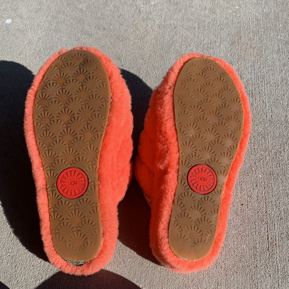 like new peach/coral ugg slippers - Picture 4 of 5